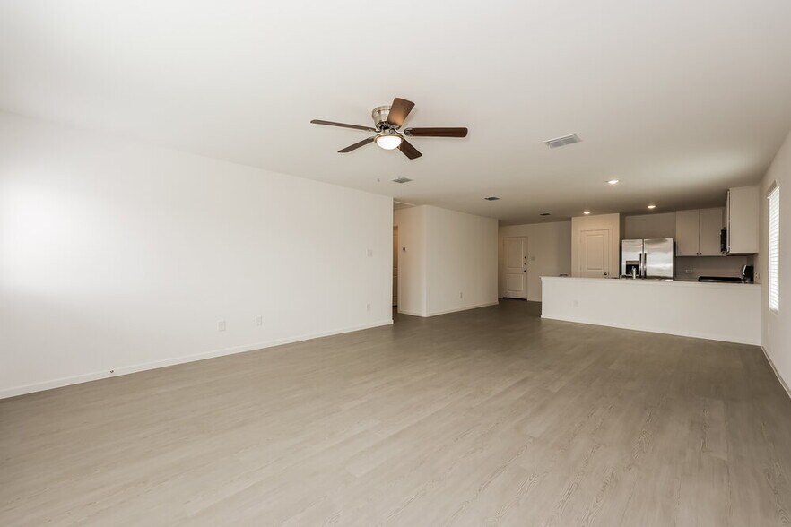 Building Photo - 10729 Revolver Dr