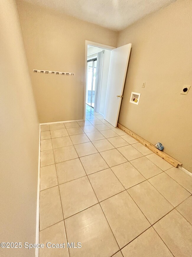 Building Photo - 1436 Valerius St SE