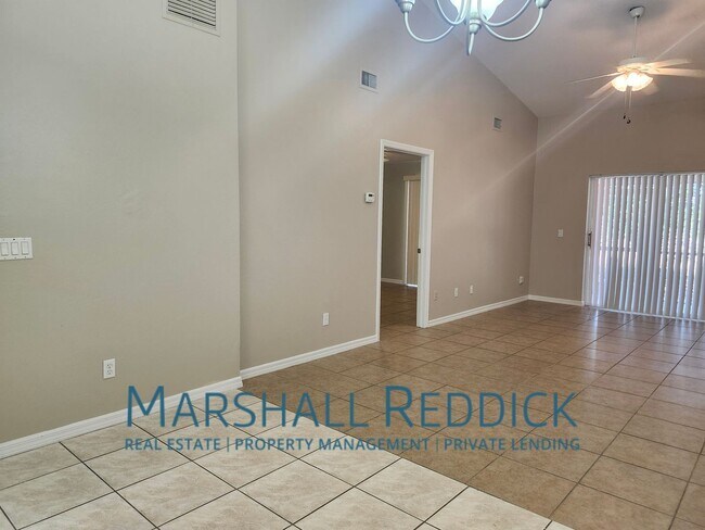 Building Photo - Super cute 2 bedroom 2 bath close to pine ...