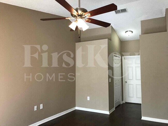 Building Photo - 6524 Viewpoint Ct