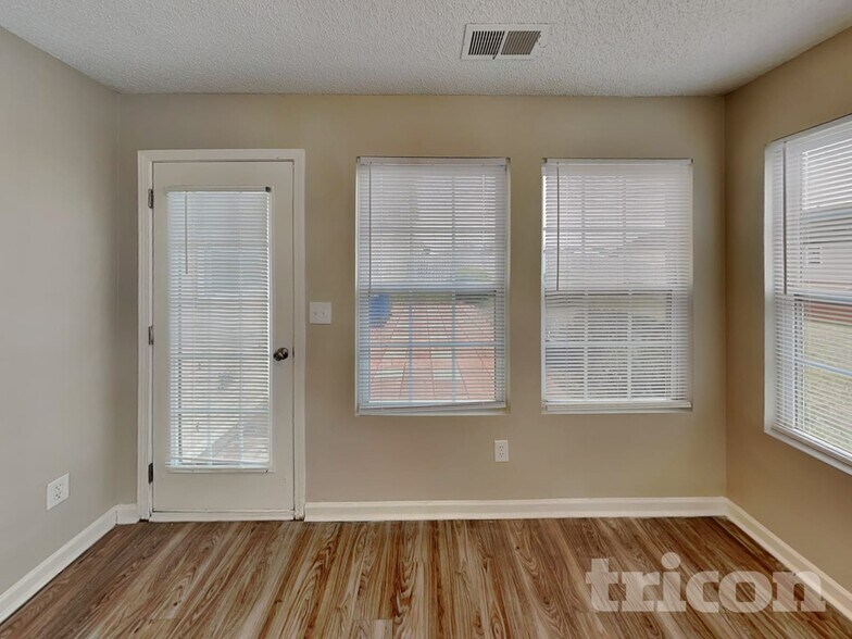 Building Photo - 2102 Taras Trace Dr