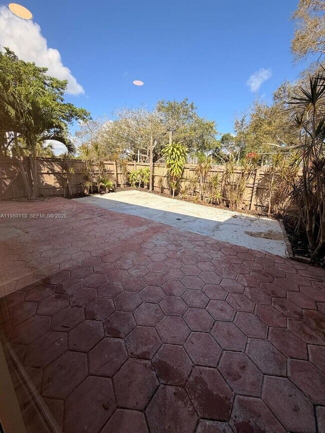 Building Photo - 7101 SW 113th Ct