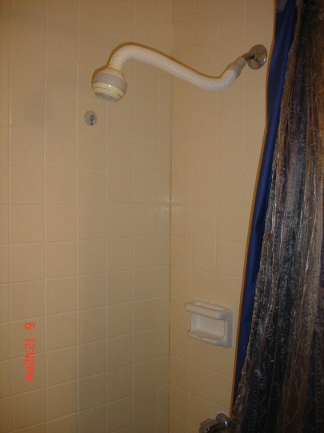 Building Photo - Partly Furnished 1 Bedroom 1 bath with 1 p...