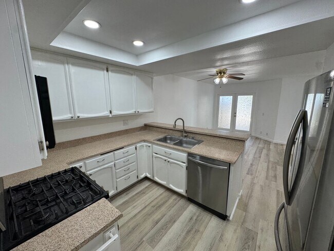 Building Photo - 1523 Woodpine Dr