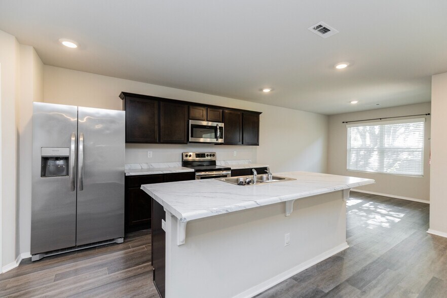 Kitchen - 3707 S 1st Pl