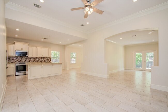 Building Photo - 10572 Twin Oak Dr