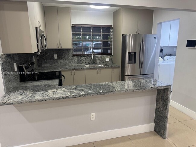 Building Photo - 7541 Miramar Pkwy