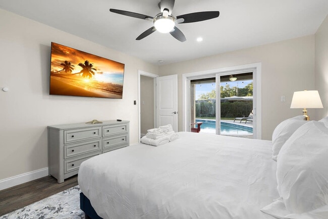 Building Photo - 802 Camelia Dr