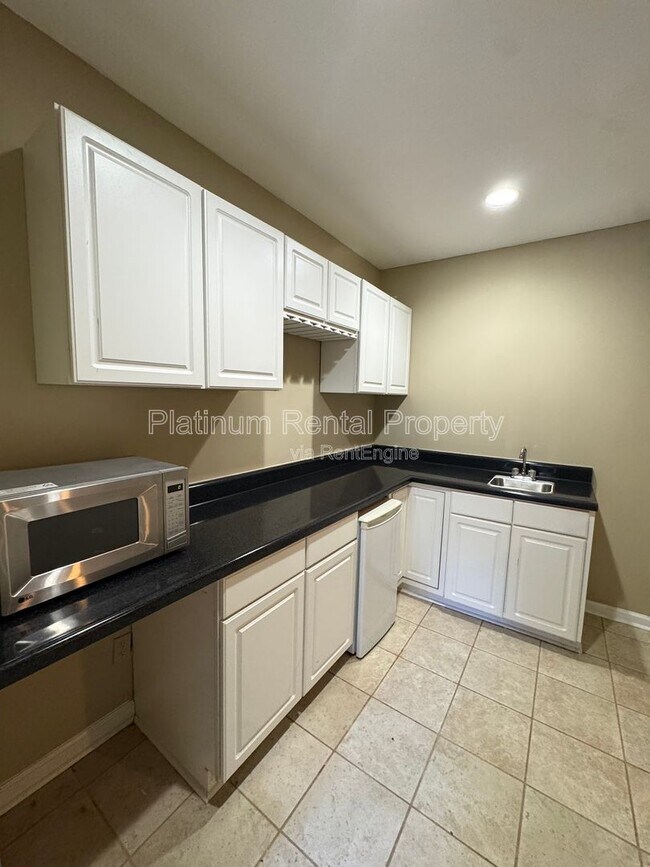 Building Photo - 425 Water Shadow Ln