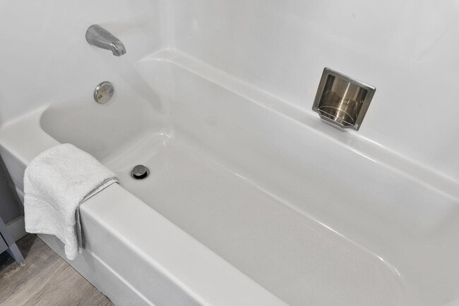 Building Photo - 95 Broadway-SI ID1240391P