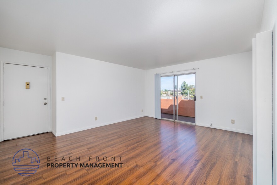 Building Photo - 2422 E. 11th St.