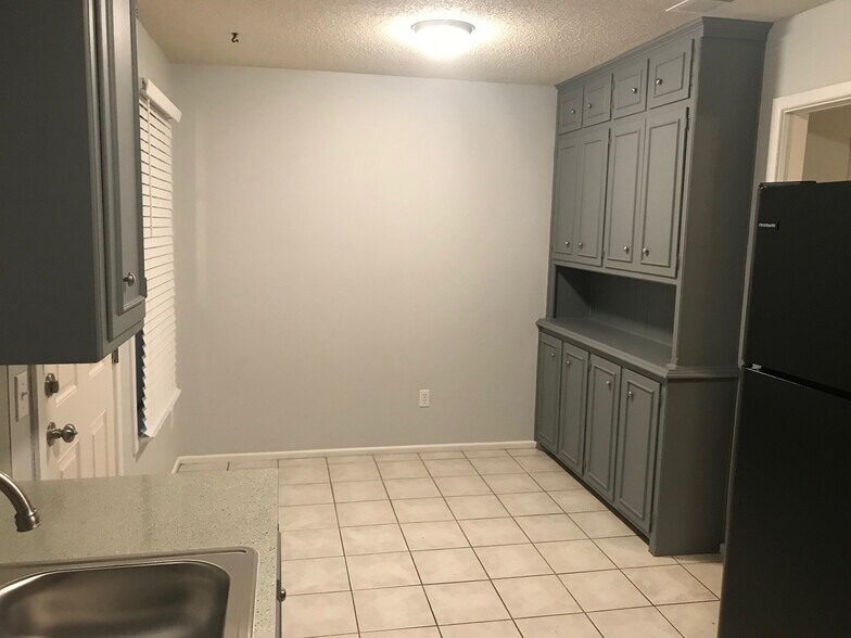 Breakfast Nook - 4508 65th St