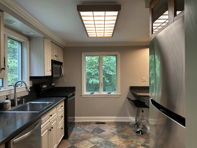 Building Photo - 135 Oregon Rd