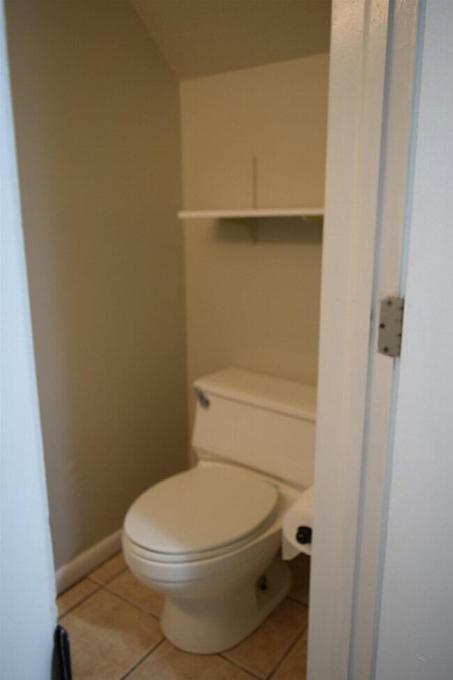 Building Photo - 410 Westwood Dr