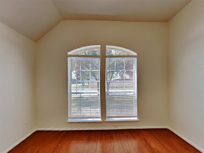 Building Photo - 30202 Deleon Fields Dr