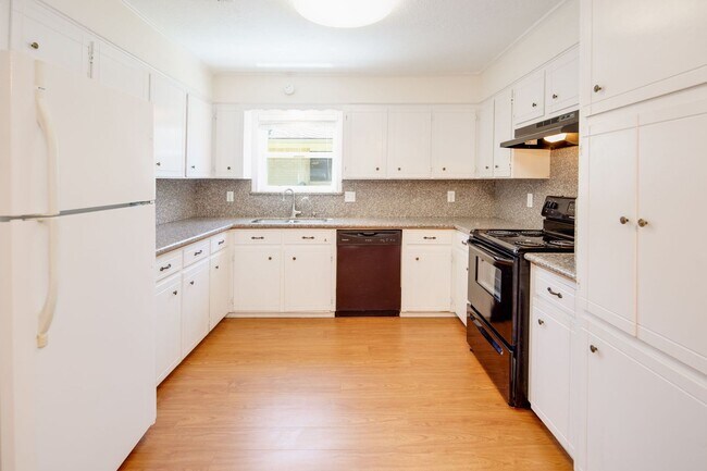 Building Photo - 3000 Longleaf Dr