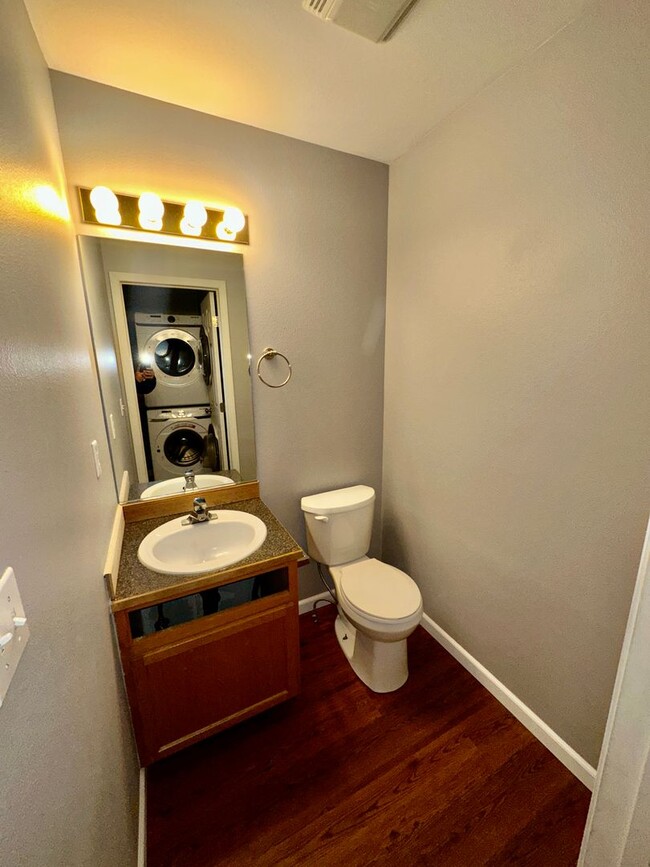 Building Photo - Beautiful Home with heated 2 car garage! C...