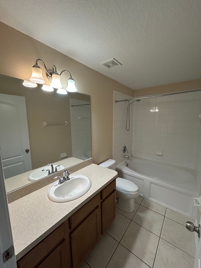 Building Photo - Townhome on Northside of Lakeland