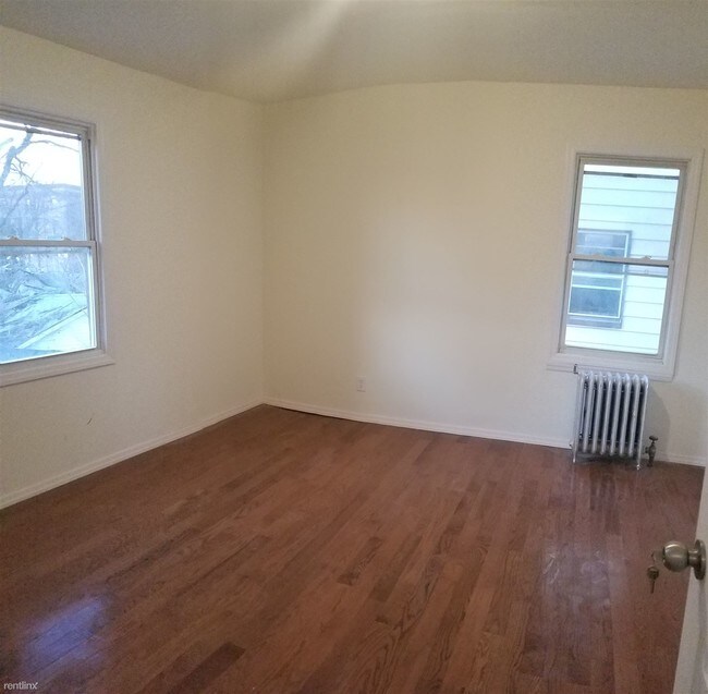 Building Photo - 19 Philip Pl