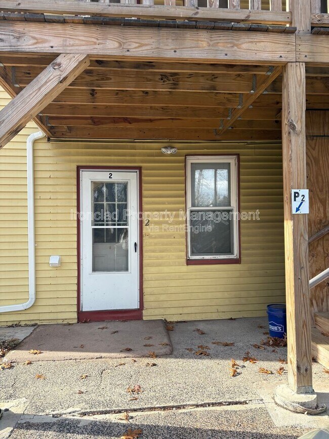 Building Photo - 36 Walnut St