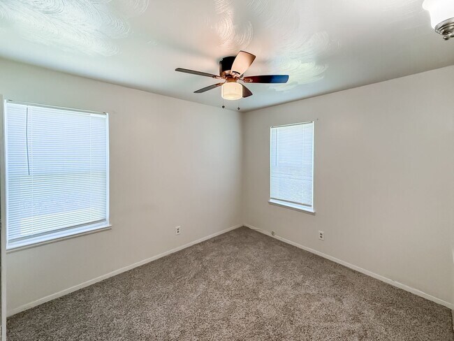 Building Photo - Charming Updated Home in Prime Irving Loca...