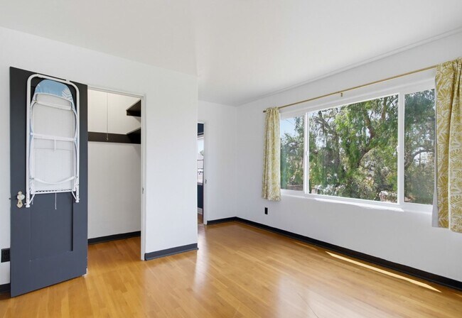 Building Photo - Historic Charm Meets Modern Living – Stunning 5 Bedroom Home on Iconic Myrtle Avenue