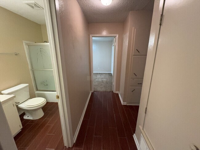 Building Photo - 1013 Kathey Dr