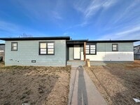 Building Photo - 3120 Chestnut Ave