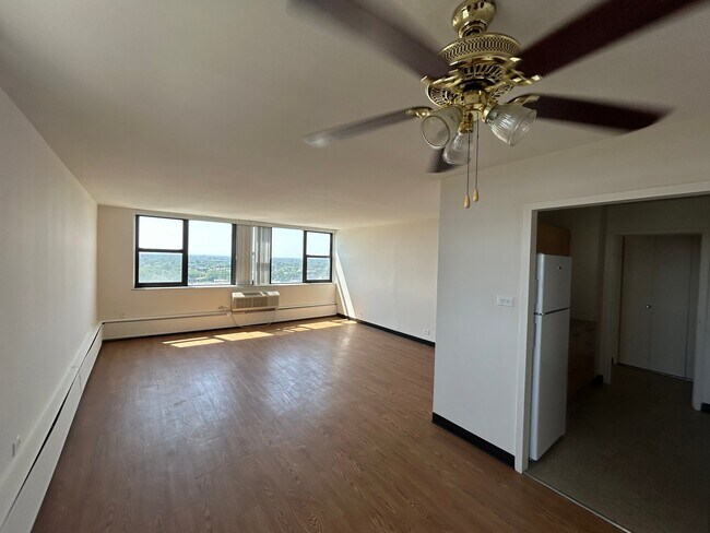 Building Photo - 7447 S South Shore Dr