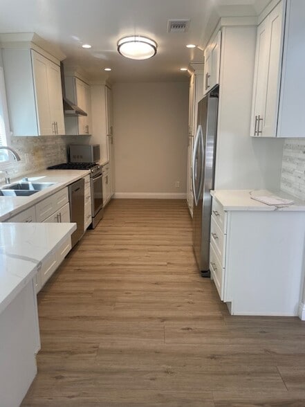 Building Photo - 5707 Melvin Ave