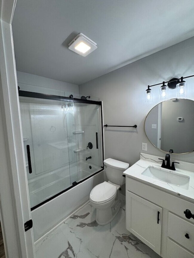 Building Photo - 2 Bedroom, 2 Bathroom Home- Cedar Lake, IN