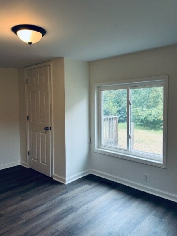Building Photo - 1450 Maplewood Dr