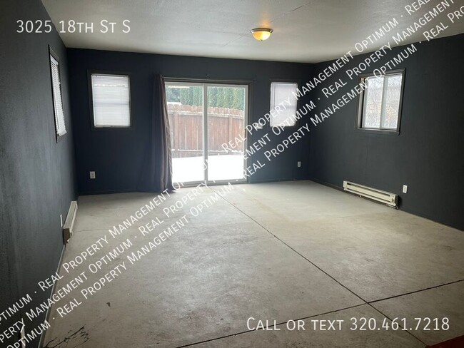 Building Photo - Must See 3 Bedroom, 1 Bath Lower Level Dup...