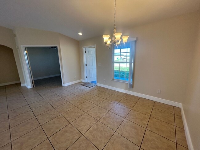 Building Photo - 1900 Kismet Pkwy W