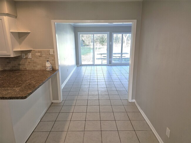 Building Photo - 510 Baywood Dr