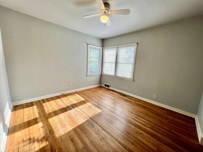 Building Photo - Great 3 Bedroom Near Aggieville & KSU! Pre Leasing for 2026-2027 School Year!