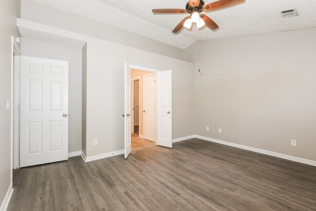 Building Photo - 1341 Birdsong Ln