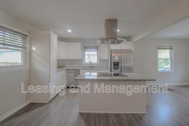 Building Photo - 1087 Bexley St