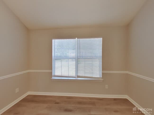 Building Photo - 2075 Mulberry Ln