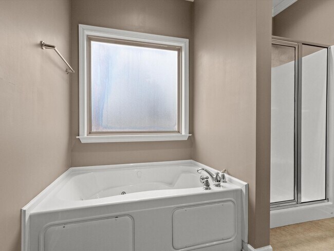 Building Photo - Beautiful Brick Home in Canebrake