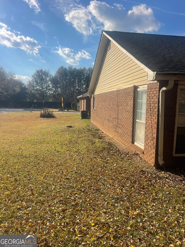 Building Photo - 2611 Country Trace SE