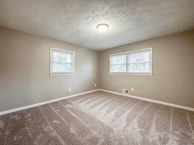 Building Photo - 829 North Ave