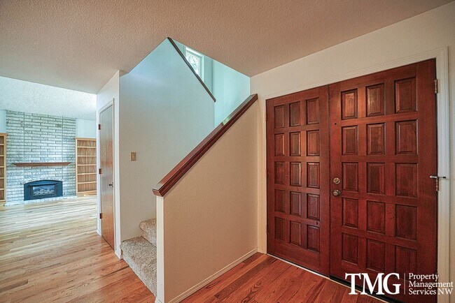 Building Photo - 3841 SE Madsen Ct