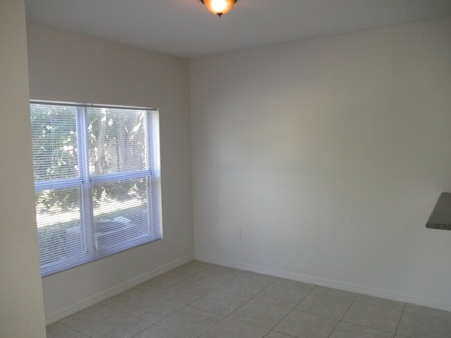 Building Photo - Estancia at Palm Springs