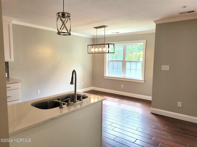 Building Photo - 115 Blue Bird Ln