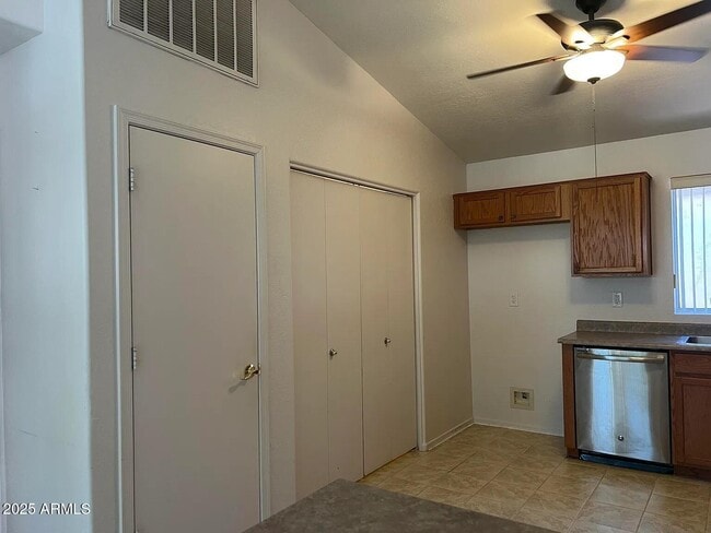 Building Photo - 2221 E Union Hills Dr