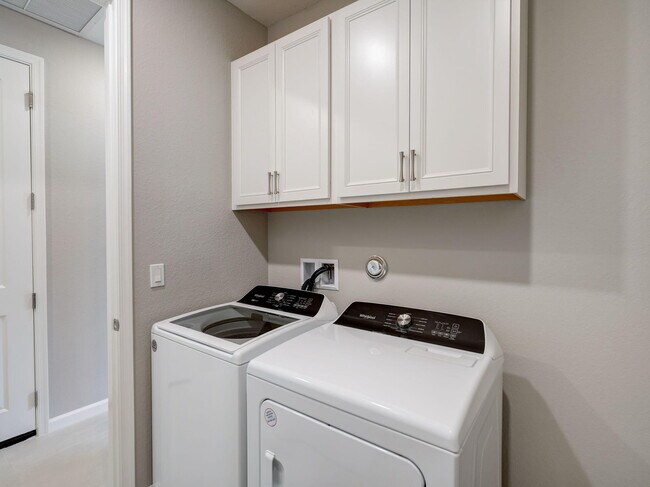 Building Photo - 757 SE Courances Dr