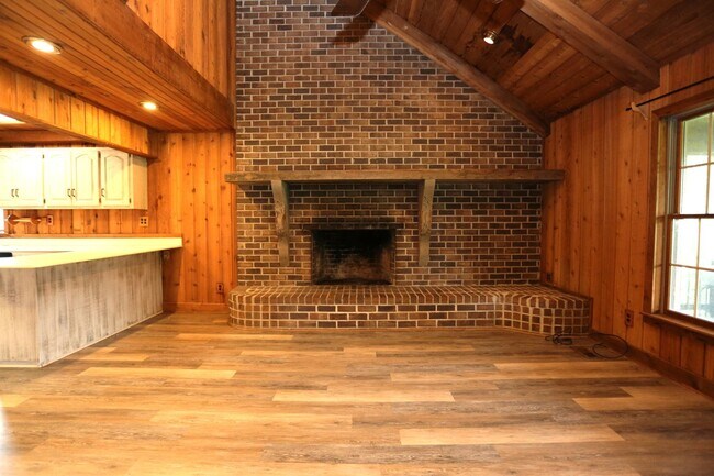 Building Photo - 796 John R Coleman Rd