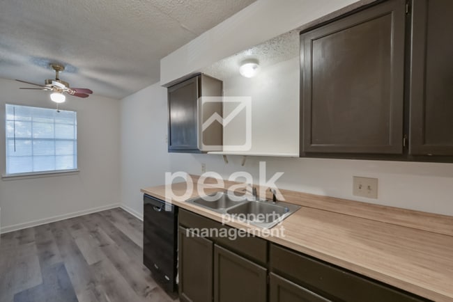 Building Photo - $1,575! 2Bed/2Bath duplex in Arlington! SP...