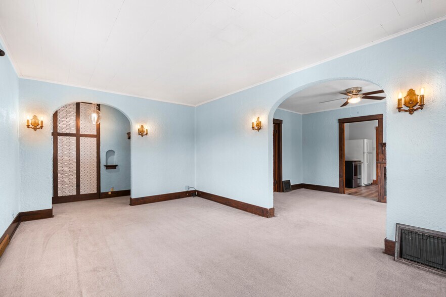 Building Photo - 944 Detroit St